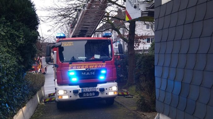 FW-EN: Einsatzreiches Wochenende für Feuerwehr Wetter (Ruhr)