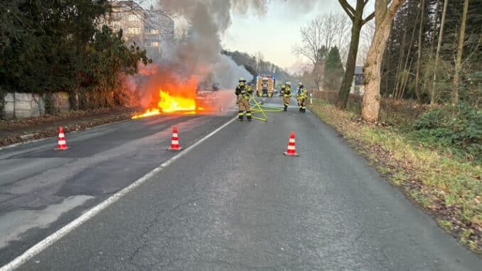FW-EN: Fahrzeugbrand auf Dortmunder Landstraße