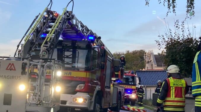 FW-EN: Feuer am Gemeindehaus - Feuerwehr konnte Brand des Gebäudes verhindern