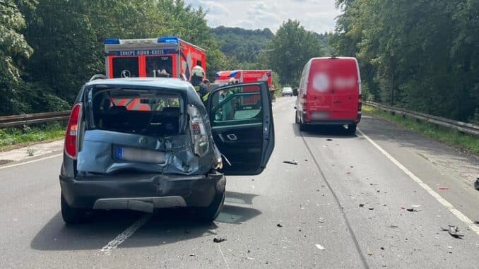 FW-EN: Feuerwehr rückt zum Verkehrsunfall und CO-Alarm aus