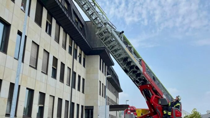 FW-EN: Feuerwehr unterstützt zweimal den Rettungsdienst