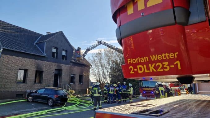 FW-EN: Feuerwehren Gevelsberg und Wetter (Ruhr) bekämpfen Wohnungsbrand an der Stadtgrenze