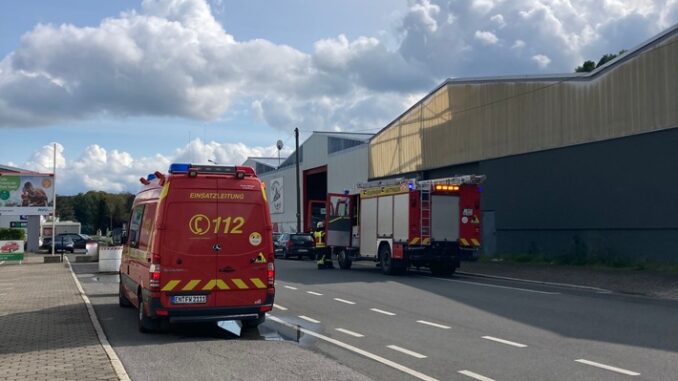 FW-EN: Gemeldeter Brand einer Lagerhalle
