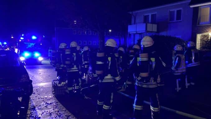 FW-EN: Gemeldeter Brand in einem Mehrfamilienhaus