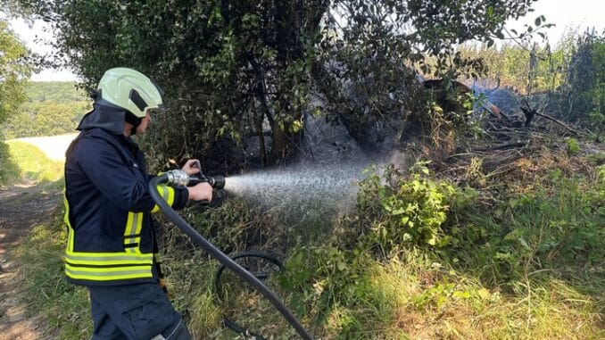 FW-EN: Gemeldeter Waldbrand &amp; Brand beim Grillen
