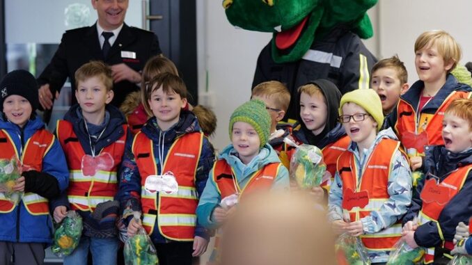 FW-EN: Gründung der Hattinger Kinderfeuerwehr- Die Löschdrachen sind los