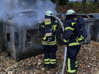 FW-EN: Halloweenbilanz - Brennende Mülltonne und brennender Altpapiercontainer