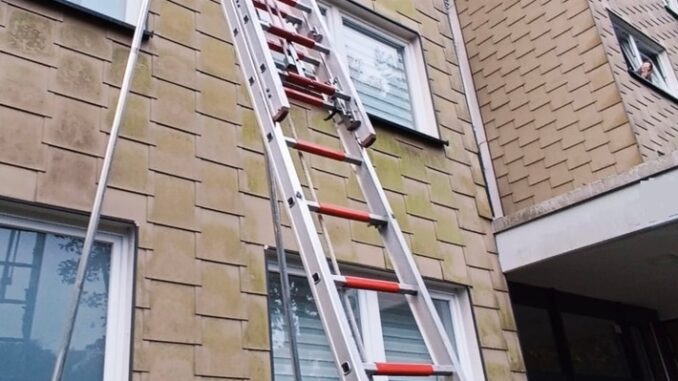 FW-EN: Hilflose Person hinter verschlossener Wohnungstür - Aufwändiger Einsatz für die Hattinger Feuerwehr