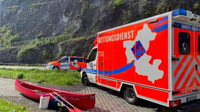 FW-EN: Kanu vor dem Koepchenwerk in Seenot - Herdecker Feuerwehr rettet drei Personen aus Wasser