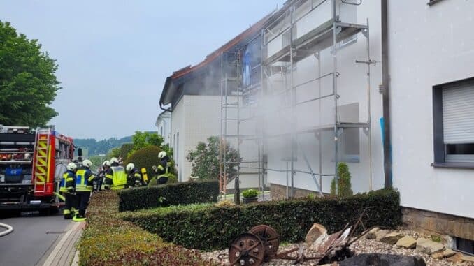 FW-EN: Kellerbrand in Niedersprockhövel und Landung eines Rettungshubschraubers
