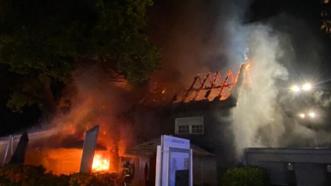 FW-EN: Landgasthof steht in Vollbrand - Großeinsatz in den frühen Morgenstunden &amp; weitere parallele Einsätze am Mittag
