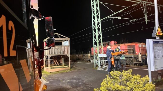 FW-EN: Lokführer kollabiert - Feuerwehr unterstützt bei der Rettung