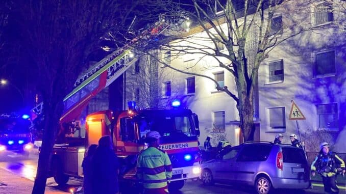 FW-EN: Nächtlicher Küchenbrand - Rauchmelder weckt Bewohner und verhindert Schlimmeres