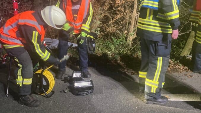 FW-EN: PKW kommt nach Verkehrsunfall in Hanglage zum Stehen