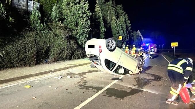 FW-EN: PKW lag nach Unfall auf dem Dach