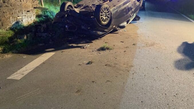 FW-EN: PKW überschlägt sich - Vier Verletzte nach Unfall in Hattingen