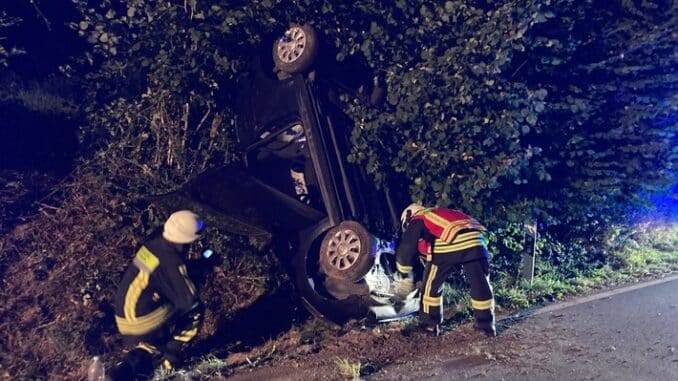 FW-EN: PKW überschlägt sich - ein Verletzter