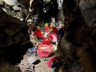 FW-EN: Personenrettung aus der Kluterthöhle