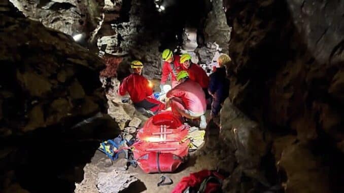 FW-EN: Personenrettung aus der Kluterthöhle