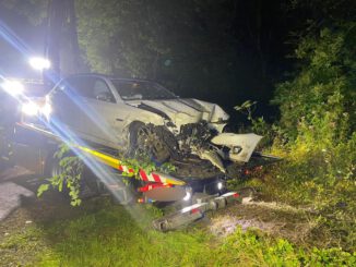 FW-EN: Pkw kommt von Straße ab - Intensive Suche nach möglichen Verletzten
