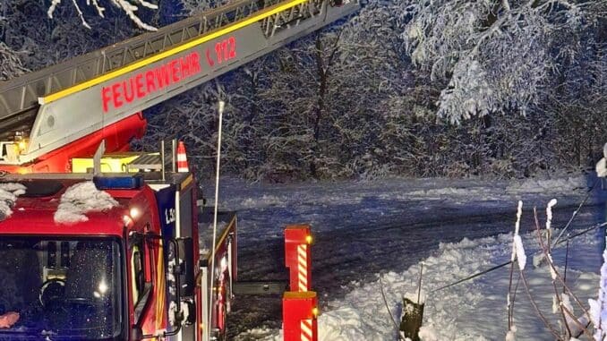 FW-EN: Schneefälle sorgen für viele Einsätze