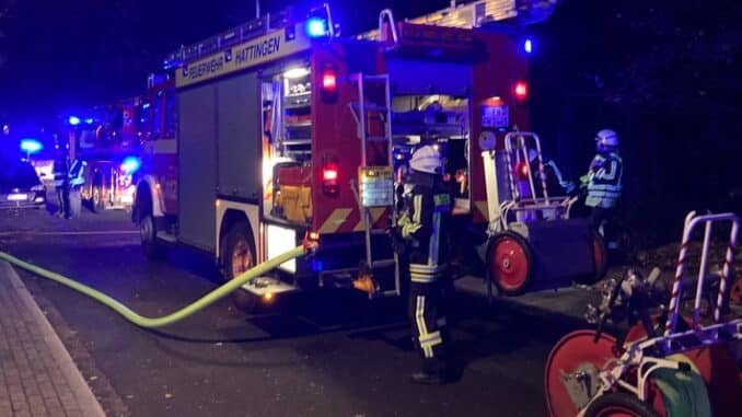 FW-EN: Schnelles Eingreifen der Hattinger Feuerwehr verhindert die Ausbreitung eines Küchenbrandes