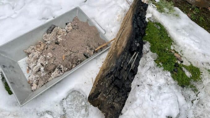 FW-EN: Schwelbrand im Kaminbereich