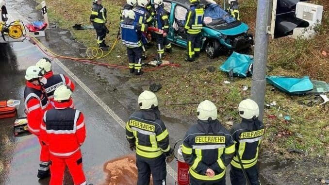 FW-EN: Schwerer Verkehrsunfall auf der Schwelmer Straße