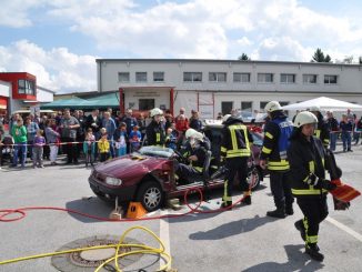 FW-EN: Tag der offenen Tür beim Löschzug Haßlinghausen - Samstag rockt Smithy in Fahrzeughalle-