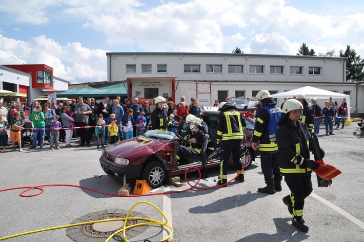 FW-EN: Tag der offenen Tür beim Löschzug Haßlinghausen - Samstag rockt Smithy in Fahrzeughalle-