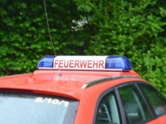 FW-EN: Umgestürzter Bauzaun und Wasseraustritt aus Gebäude