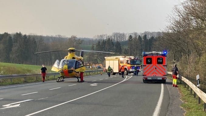 FW-EN: Unfall zwischen Radfahrer und Motorrad - Zwei Rettungshubschrauber im Einsatz