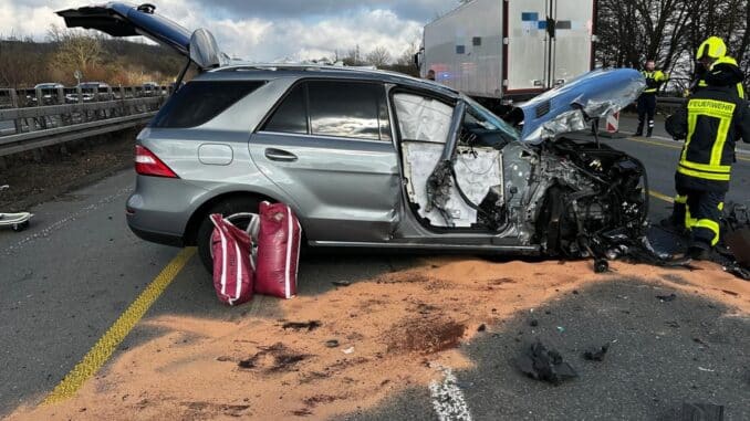 FW-EN: Verkehrsunfall auf der Autobahn A1 - Fahrbahn zeitweise gesperrt