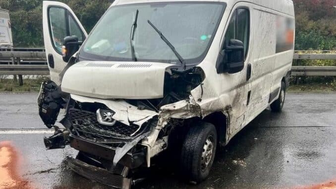 FW-EN: Verkehrsunfall auf der Autobahn führt zu Vollsperrung
