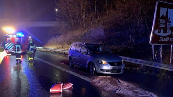 FW-EN: Verkehrsunfall auf der BAB43 bei Glatteis