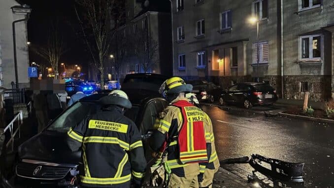 FW-EN: Verkehrsunfall auf der Wetterstraße - Eine Person wurde verletzt