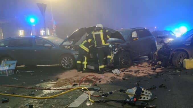FW-EN: Verkehrsunfall mit 3 PKW Brantener Straße