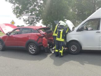 FW-EN: Verkehrsunfall mit auslaufenden Betriebsmitteln