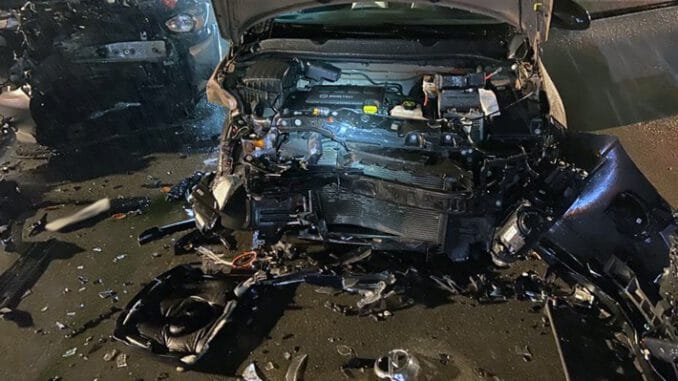 FW-EN: Verkehrsunfall mit drei verletzten Personen