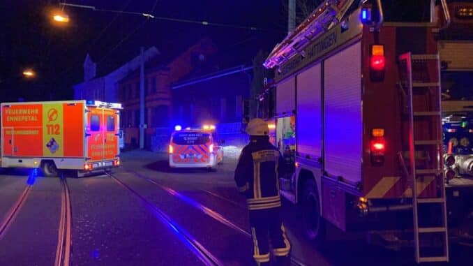 FW-EN: Verkehrsunfall mit zwei Verletzten