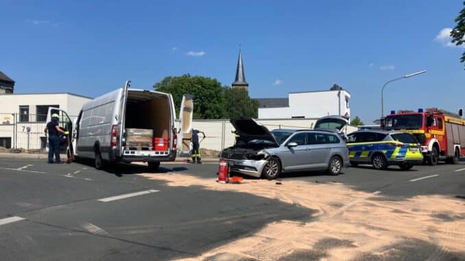 FW-EN: Verkehrsunfall und Person aus Ruhr gerettet