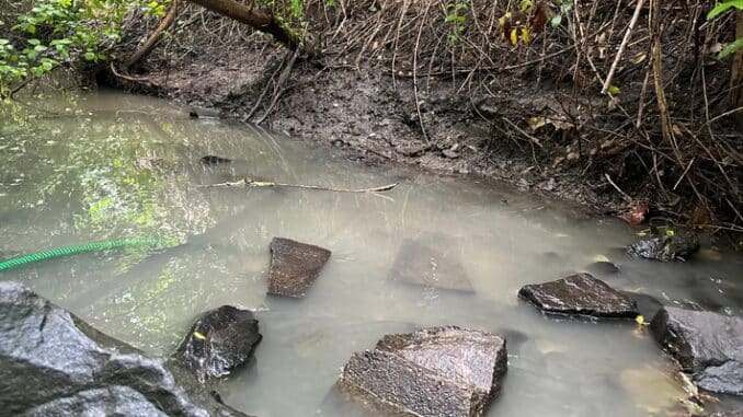 FW-EN: Wasser des Sprockhöveler Bachs eingetrübt