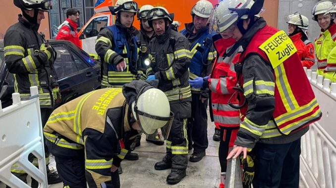 FW-EN: Wetter - Feuerwehr Wetter (Ruhr) führt realistische Übungen am Institut der Feuerwehr durch