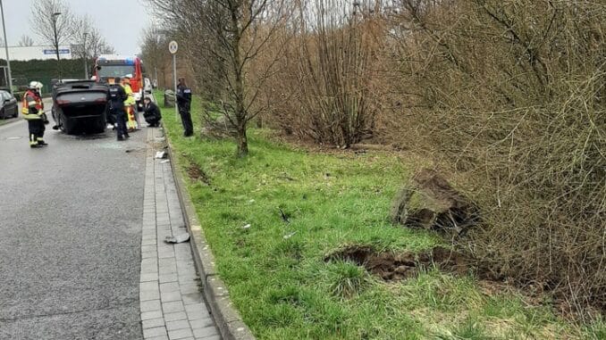 FW-EN: Wetter - Gewässerverunreinigung, Unterstützung Rettungsdienst und Verkehrsunfall