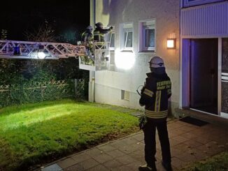 FW-EN: Wetter - Heimrauchmelder und Person hinter verschlossener Wohnungstür