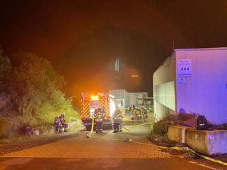 FW-EN: Wetter: Maschinenbrand in Industriebetrieb