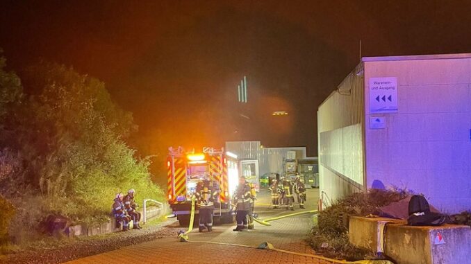 FW-EN: Wetter: Maschinenbrand in Industriebetrieb