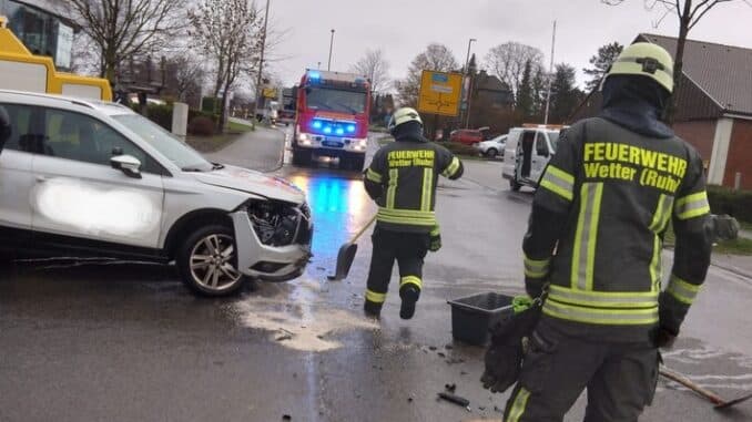 FW-EN: Wetter - Verkehrsunfall am Mittag