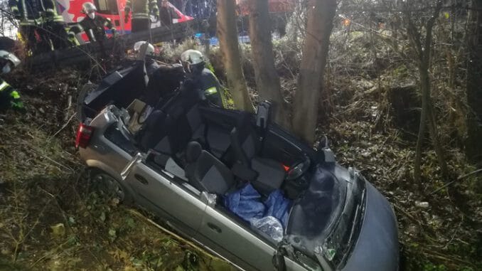 FW-EN: Wetter - Verkehrsunfall am frühen Nikolausmorgen