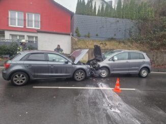 FW-EN: Wetter - Verkehrsunfall auf der Hagener Straße